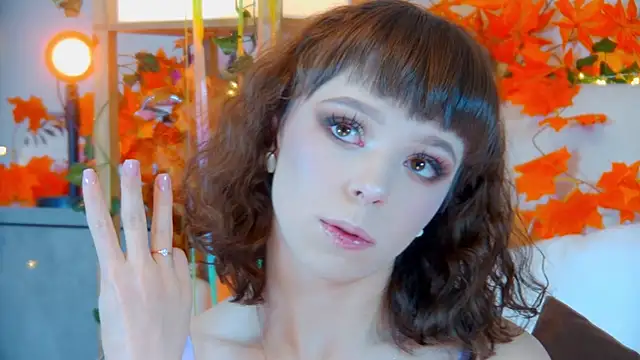 Snapshot of ElisabethDavis chatting on 11.16.25 ElisabethDavis online show from 11.16.25