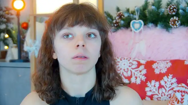 Snapshot of ElisabethDavis chatting on 12.18.25 ElisabethDavis online show from 12.18.25