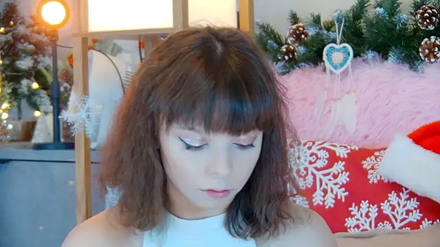 Snapshot of ElisabethDavis chatting on 12.21.25 ElisabethDavis online show from 12.21.25