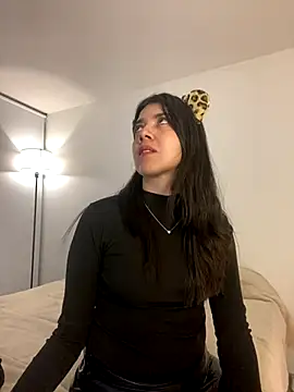 Snapshot of saori_10 chatting on 10.19.25 saori 10 online show from 10.19.25