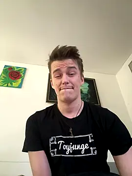 Toyjungee online show from 11.05.25