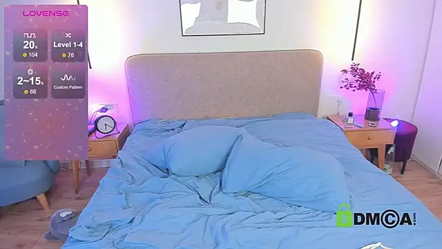 Wallflowerr online show from 12.09.24