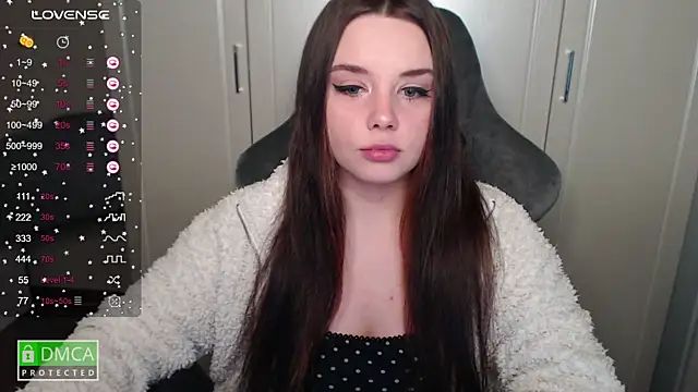 Snapshot of aliice_cutie chatting on 02.01.25 aliice cutie online show from 02.01.25