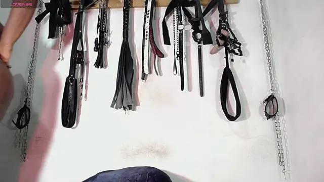 dangerouslyhot online show from 02.21.25