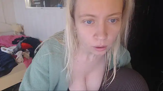 amanda kiss kiss online show from 11.28.25