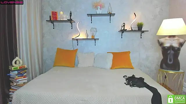 Snapshot of StripBianka chatting on 03.09.25 StripBianka online show from 03.09.25