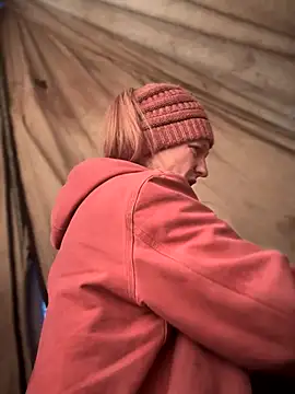 GoldenFlameGoddess online show from 12.17.25