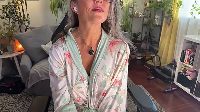 Snapshot of sunniedayz_ chatting on 09.09.25 sunniedayz  online show from 09.09.25