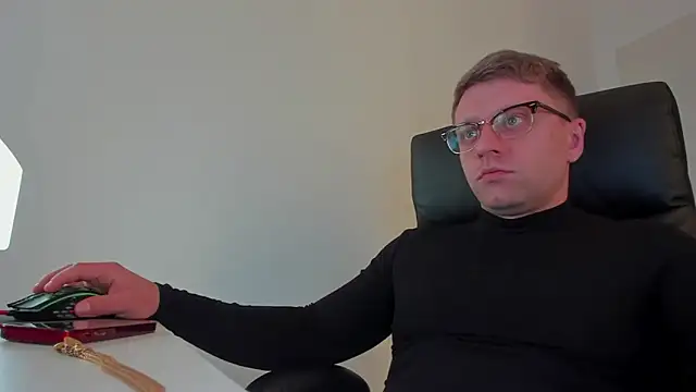 Snapshot of Findom_guy chatting on 03.19.25 Findom guy online show from 03.19.25