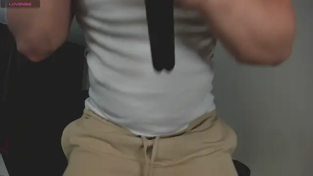 Snapshot of Findom_guy chatting on 01.15.26 Findom guy online show from 01.15.26