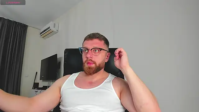 Snapshot of Findom_guy chatting on 03.03.26 Findom guy online show from 03.03.26