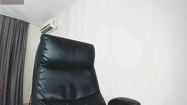 Snapshot of Findom_guy chatting on 03.04.26 Findom guy online show from 03.04.26