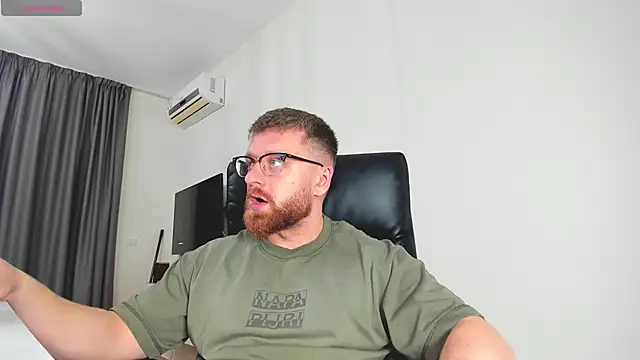 Snapshot of Findom_guy chatting on 03.07.26 Findom guy online show from 03.07.26