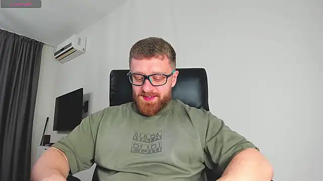 Snapshot of Findom_guy chatting on 03.11.26 Findom guy online show from 03.11.26