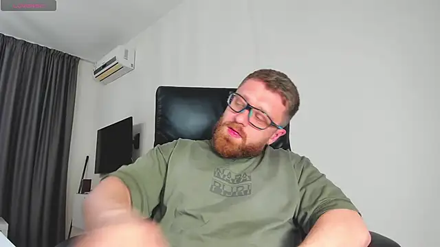 Snapshot of Findom_guy chatting on 03.12.26 Findom guy online show from 03.12.26