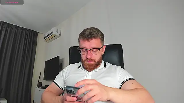 Snapshot of Findom_guy chatting on 03.13.26 Findom guy online show from 03.13.26