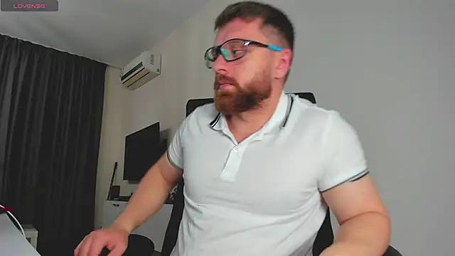 Snapshot of Findom_guy chatting on 03.14.26 Findom guy online show from 03.14.26