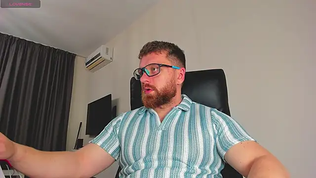 Snapshot of Findom_guy chatting on 03.15.26 Findom guy online show from 03.15.26