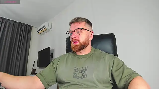 Snapshot of Findom_guy chatting on 03.17.26 Findom guy online show from 03.17.26