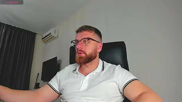 Snapshot of Findom_guy chatting on 03.18.26 Findom guy online show from 03.18.26