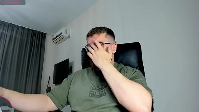 Snapshot of Findom_guy chatting on 03.20.26 Findom guy online show from 03.20.26