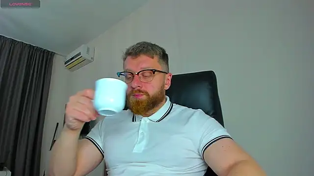 Snapshot of Findom_guy chatting on 03.22.26 Findom guy online show from 03.22.26