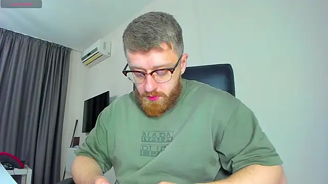 Snapshot of Findom_guy chatting on 03.25.26 Findom guy online show from 03.25.26