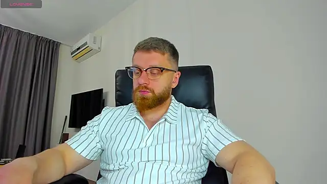 Snapshot of Findom_guy chatting on 04.02.26 Findom guy online show from 04.02.26