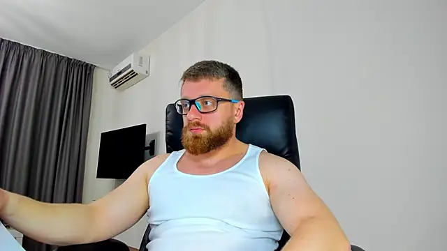 Snapshot of Findom_guy chatting on 04.09.26 Findom guy online show from 04.09.26