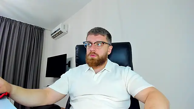 Snapshot of Findom_guy chatting on 04.10.26 Findom guy online show from 04.10.26