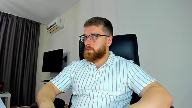 Snapshot of Findom_guy chatting on 04.11.26 Findom guy online show from 04.11.26