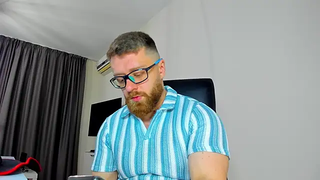 Snapshot of Findom_guy chatting on 04.13.26 Findom guy online show from 04.13.26