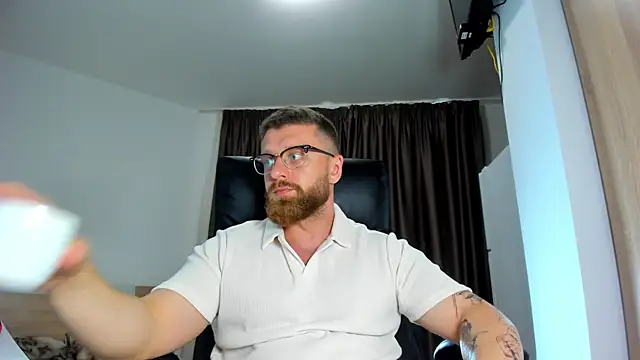 Snapshot of Findom_guy chatting on 06.16.26 Findom guy online show from 06.16.26