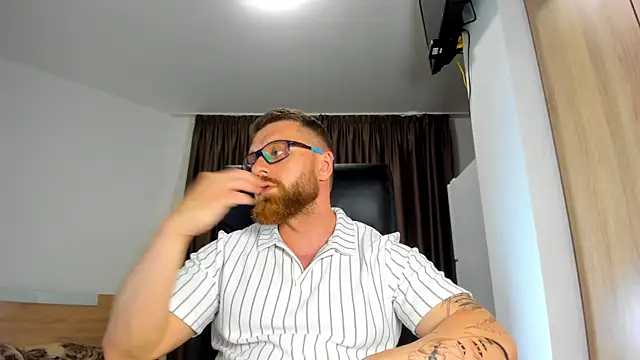 Snapshot of Findom_guy chatting on 06.17.26 Findom guy online show from 06.17.26