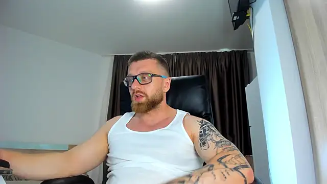 Snapshot of Findom_guy chatting on 06.25.26 Findom guy online show from 06.25.26