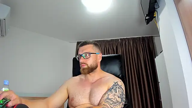 Snapshot of Findom_guy chatting on 07.11.26 Findom guy online show from 07.11.26