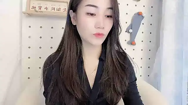 Snapshot of MIa59 chatting on 11.26.25 MIa59 online show from 11.26.25