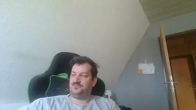 Snapshot of Golffahrer1982 chatting on 09.13.25 Golffahrer1982 online show from 09.13.25