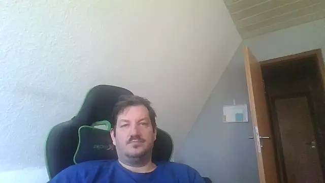 Snapshot of Golffahrer1982 chatting on 10.19.25 Golffahrer1982 online show from 10.19.25