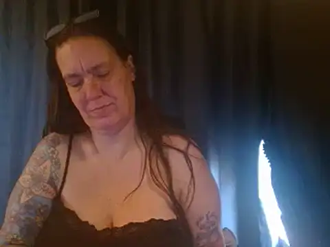 Snapshot of SimoneMoore chatting on 11.05.25 SimoneMoore online show from 11.05.25