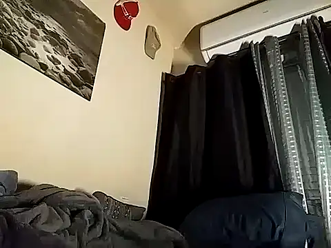 Snapshot of hotraillX chatting on 12.29.24 hotraillX online show from 12.29.24