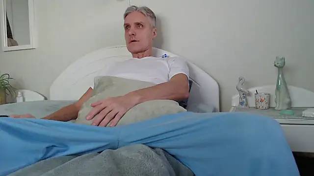 Snapshot of StrongBill chatting on 01.18.25 StrongBill online show from 01.18.25