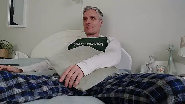 Snapshot of StrongBill chatting on 02.02.25 StrongBill online show from 02.02.25