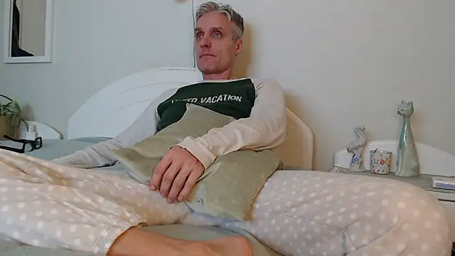 Snapshot of StrongBill chatting on 02.02.25 StrongBill online show from 02.02.25