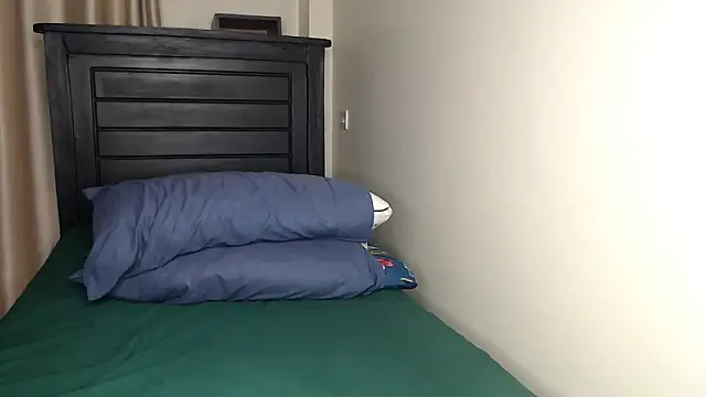 Snapshot of NIKKIE_LOVE chatting on 10.28.25 NIKKIE LOVE online show from 10.28.25