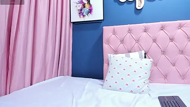 Snapshot of AngelitaWild_ chatting on 02.28.25 AngelitaWild online show from 02.28.25