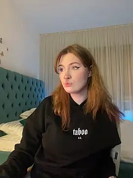  Chlo  e online show from 02.08.25