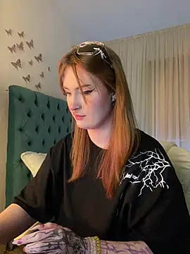  Chlo  e online show from 02.15.25