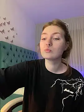  Chlo  e online show from 03.07.25