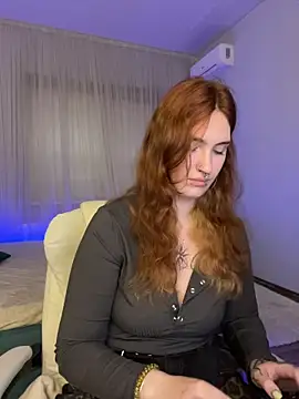  Chlo  e online show from 11.08.25